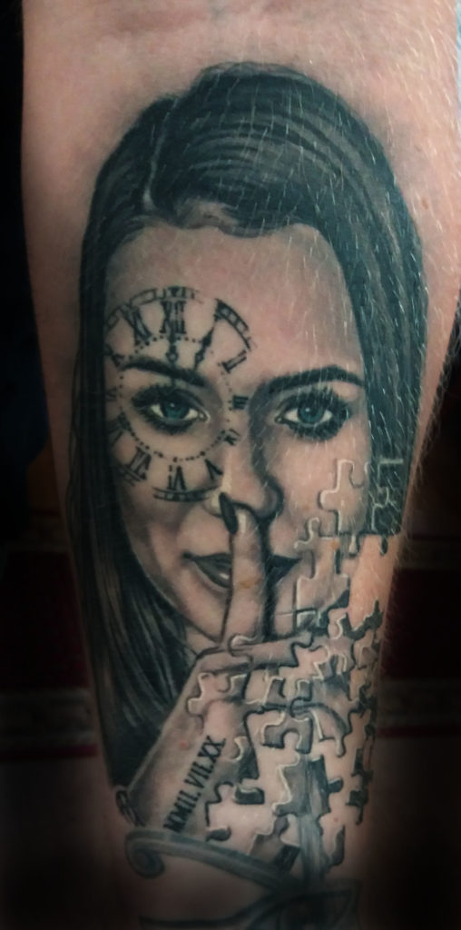 88. Lány portré puzzle realista tetoválás